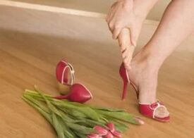 Pain in the feet of the heels that go